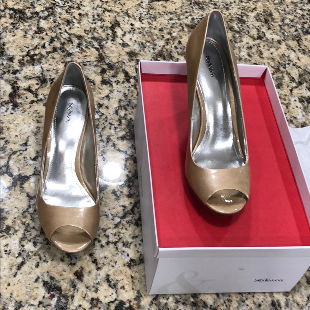 Shoes - Picture 3 of 5